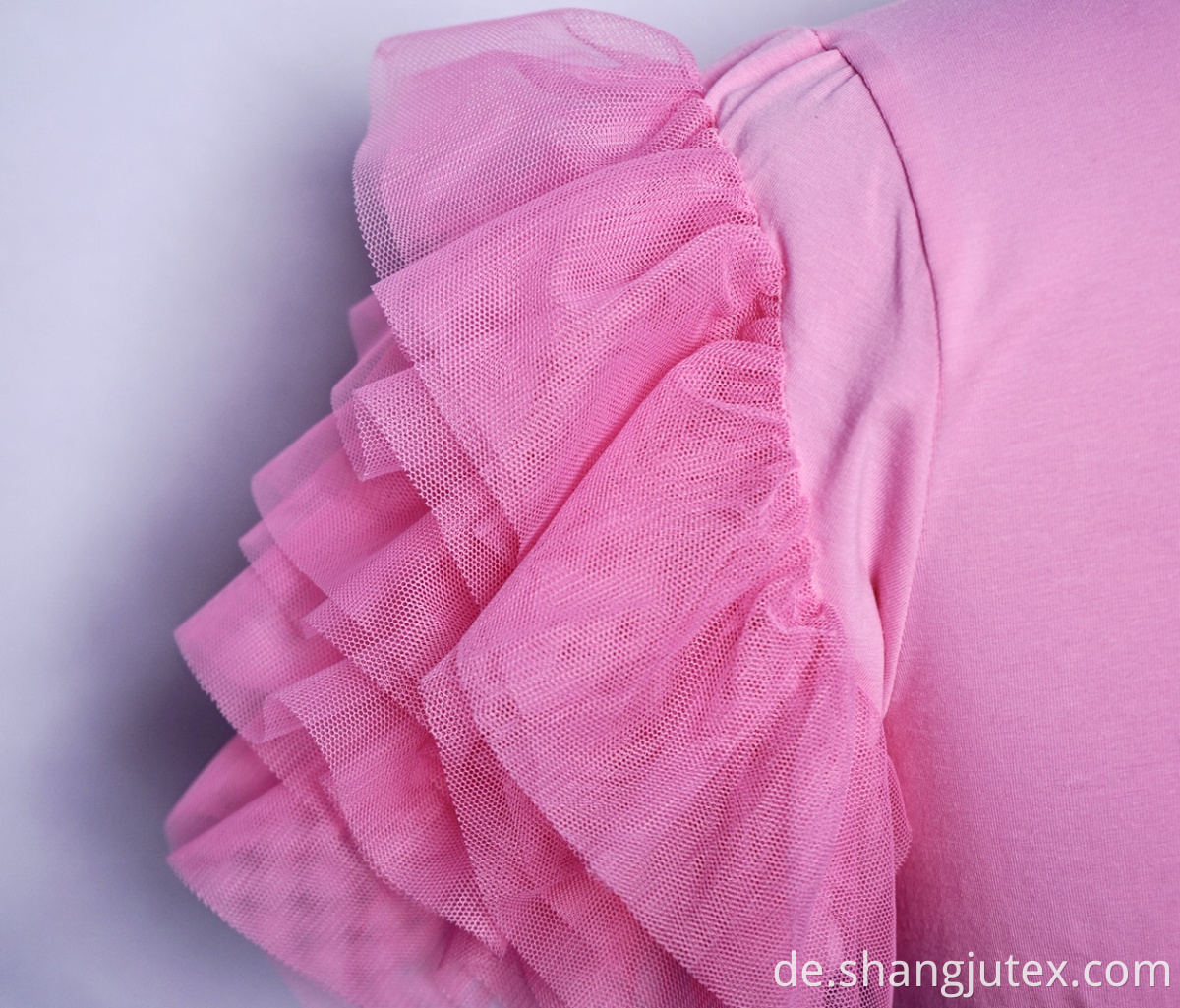Mesh sleeve of knitted tops 